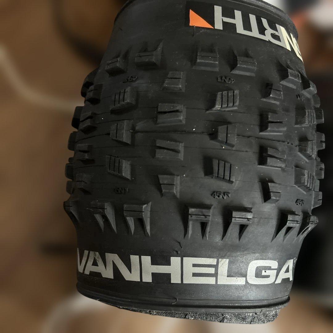 45NRTH VANHELGA 26x4.0 ファットバイク　フロント　リア