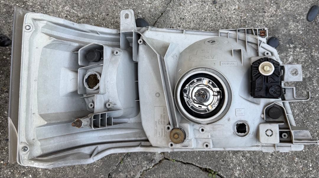 TOYOTA純正200系　ヘッドライト