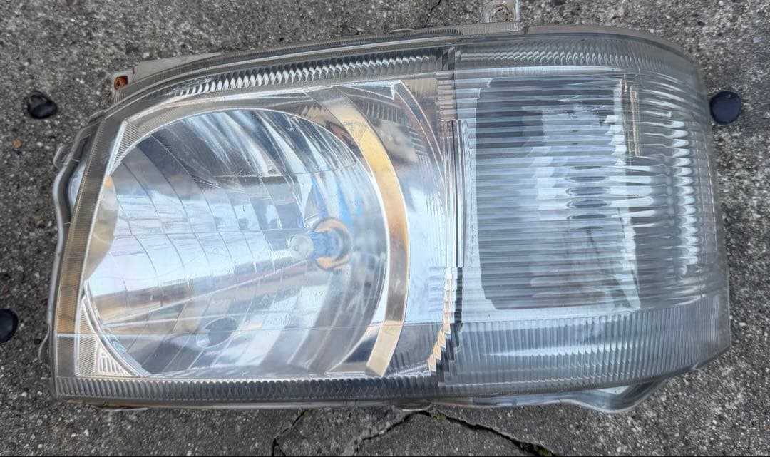 TOYOTA純正200系　ヘッドライト