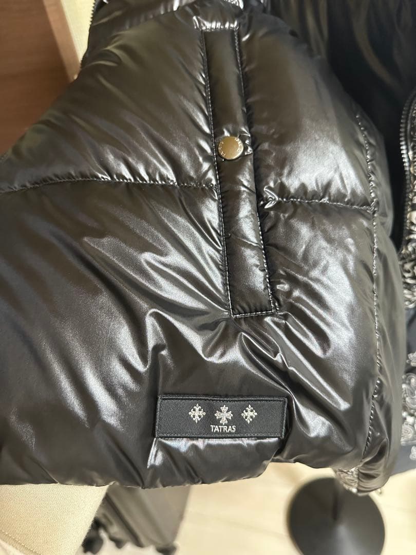 美品 タトラス リバーシブル ダウンベスト