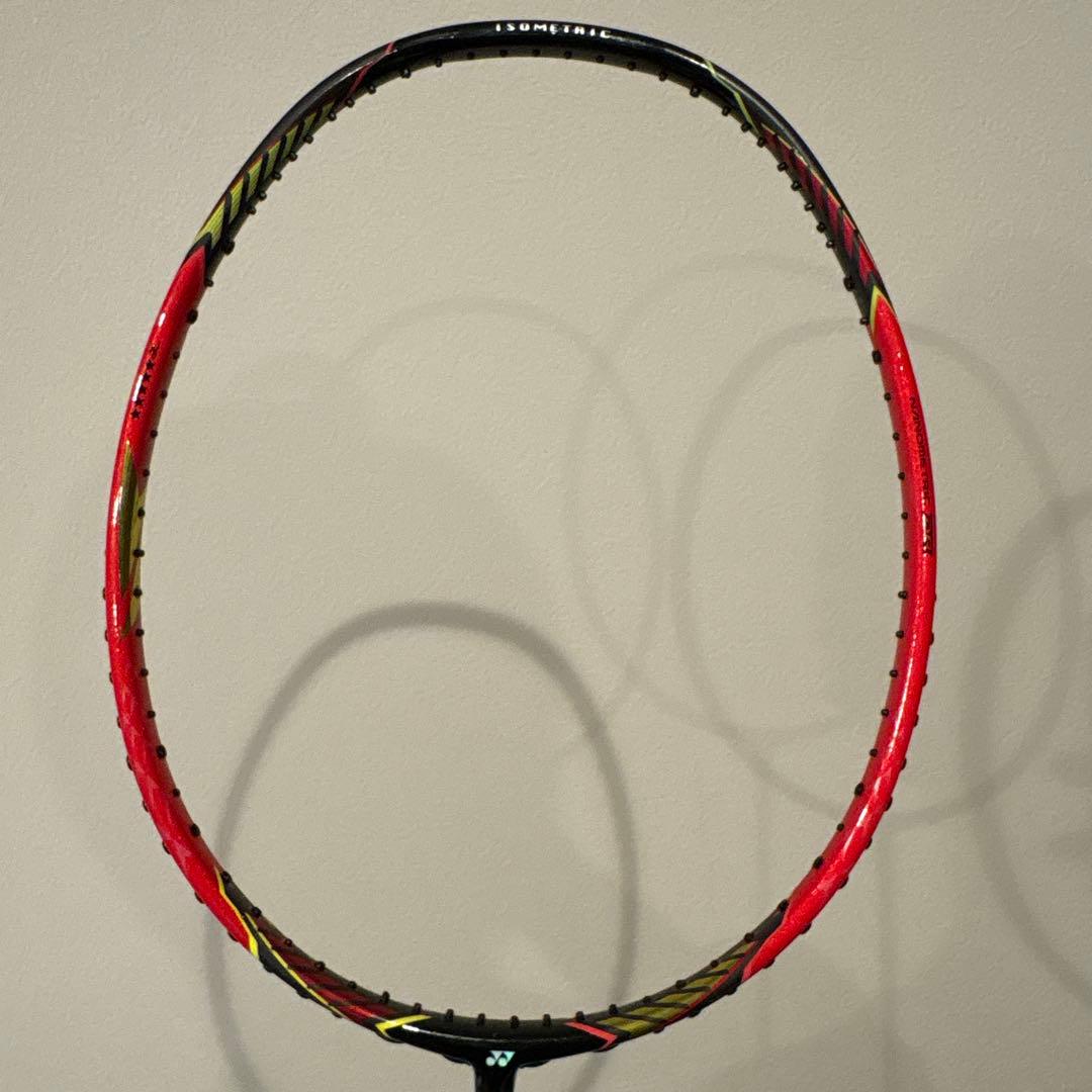 美品　ヨネックス　バドミントンラケット VOLTRICリンダンフォース
