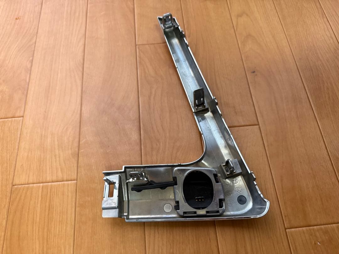ダイハツ　LA600S タントカスタム 左フォグランプ デイライト メッキカバー