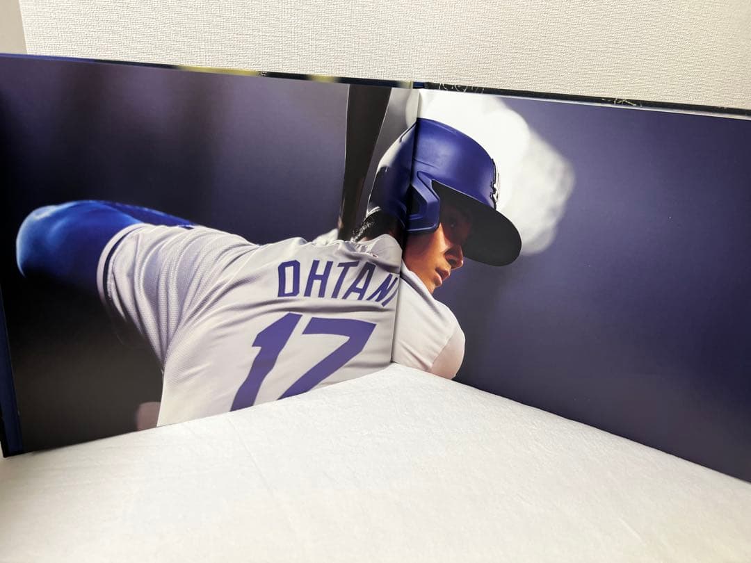 大谷翔平ドジャース2024シーズン総集編フルカラーオフィシャル写真集豪華版