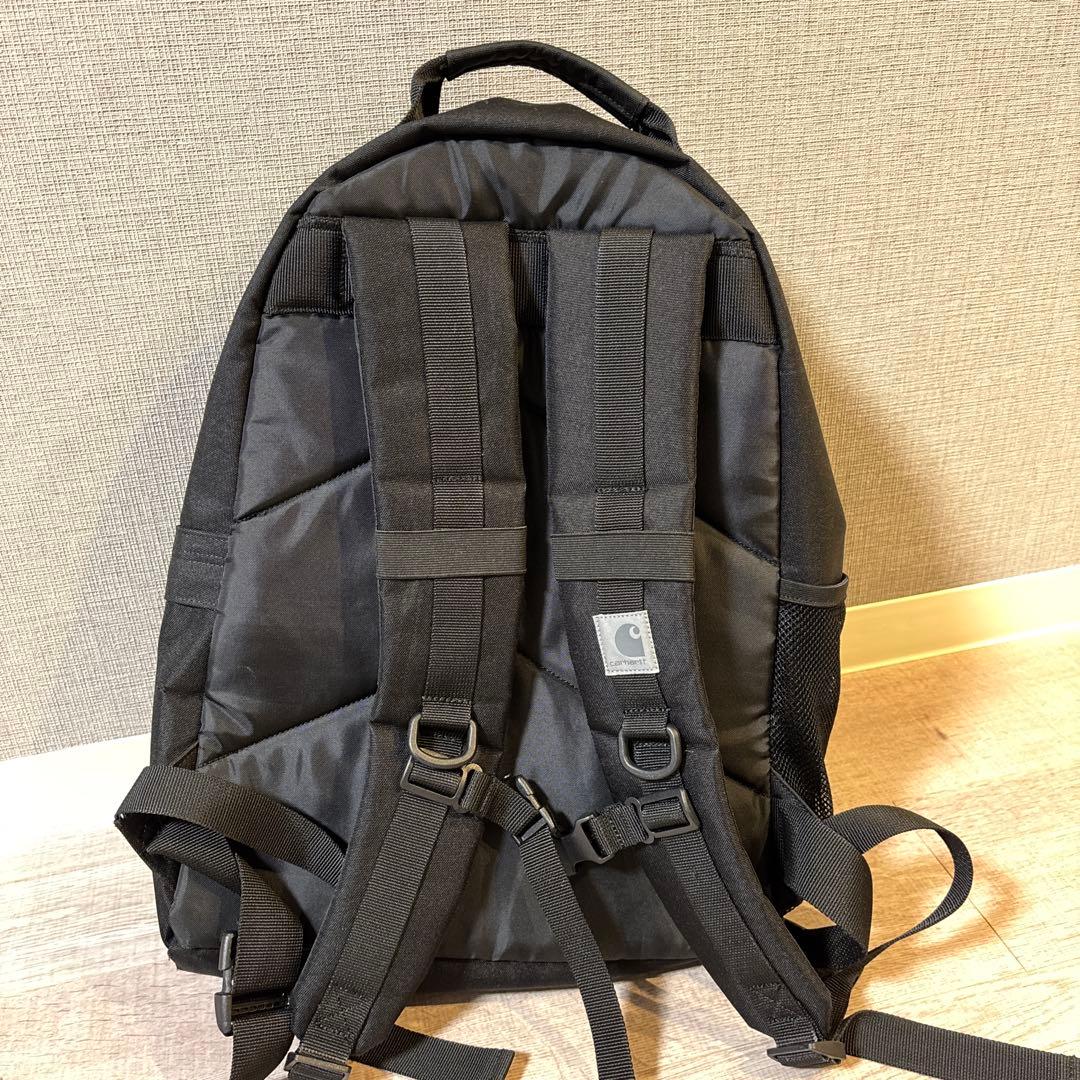 ブラックナイロンバックパック