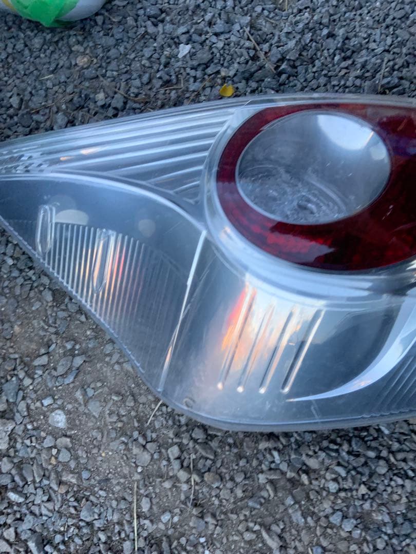 4枚目虫混入　ほぼ無傷　ＴＯＹＯＴＡアクア　ＮＨＰ１０　前期　左テールランプ