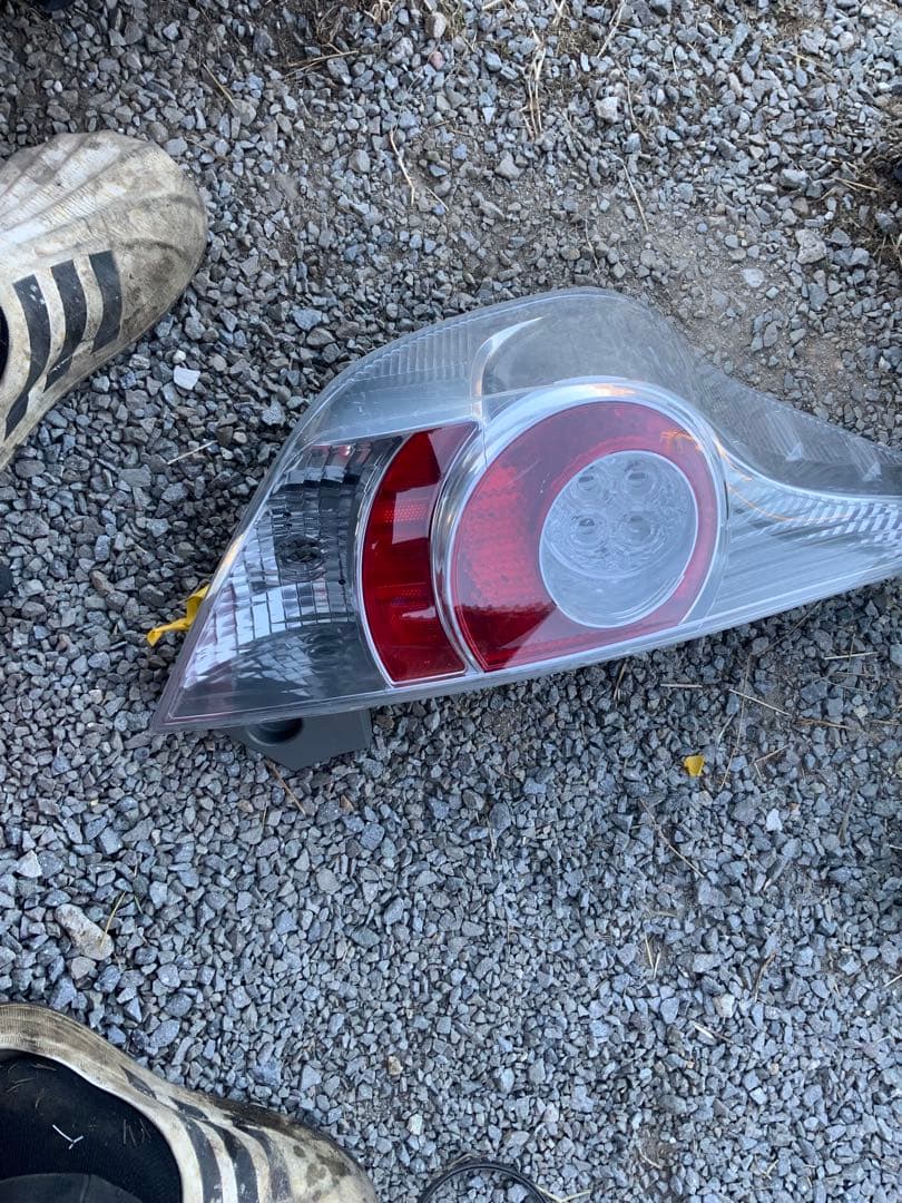 4枚目虫混入　ほぼ無傷　ＴＯＹＯＴＡアクア　ＮＨＰ１０　前期　左テールランプ