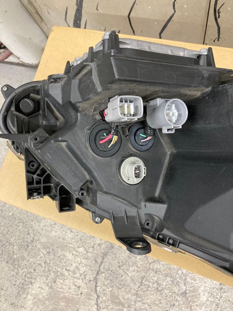 クラウンマジェスタ　210 純正ヘッドライト左
