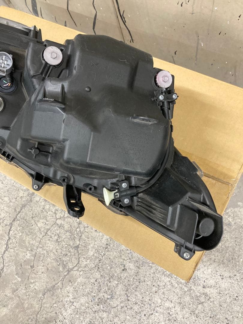クラウンマジェスタ　210 純正ヘッドライト左