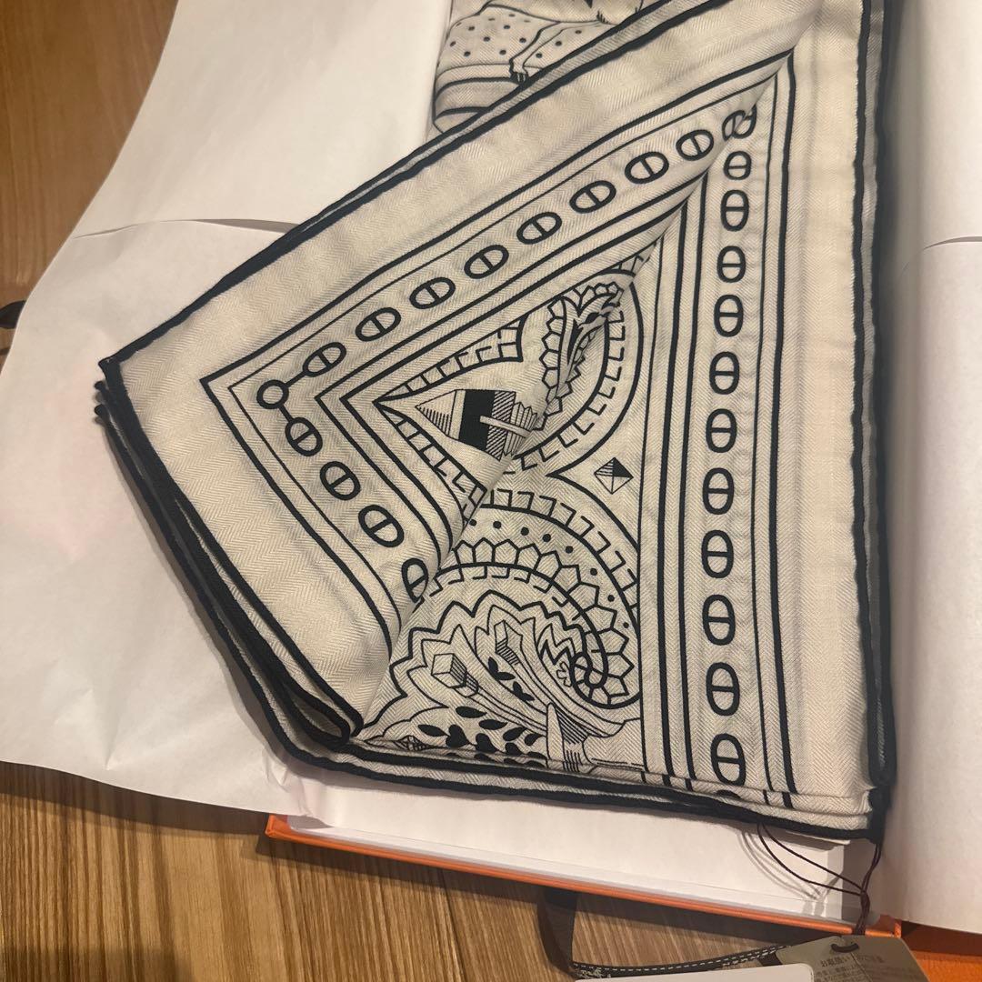 HERMES エルメス　カシシル　シュヴァル・ドゥ・クール・バンダナ　白黒