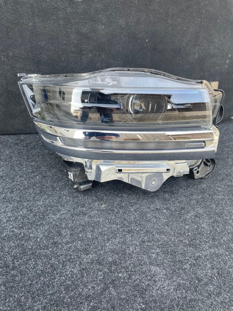 MK54S MK94S スペーシアカスタム　ヘッドライト右　LED