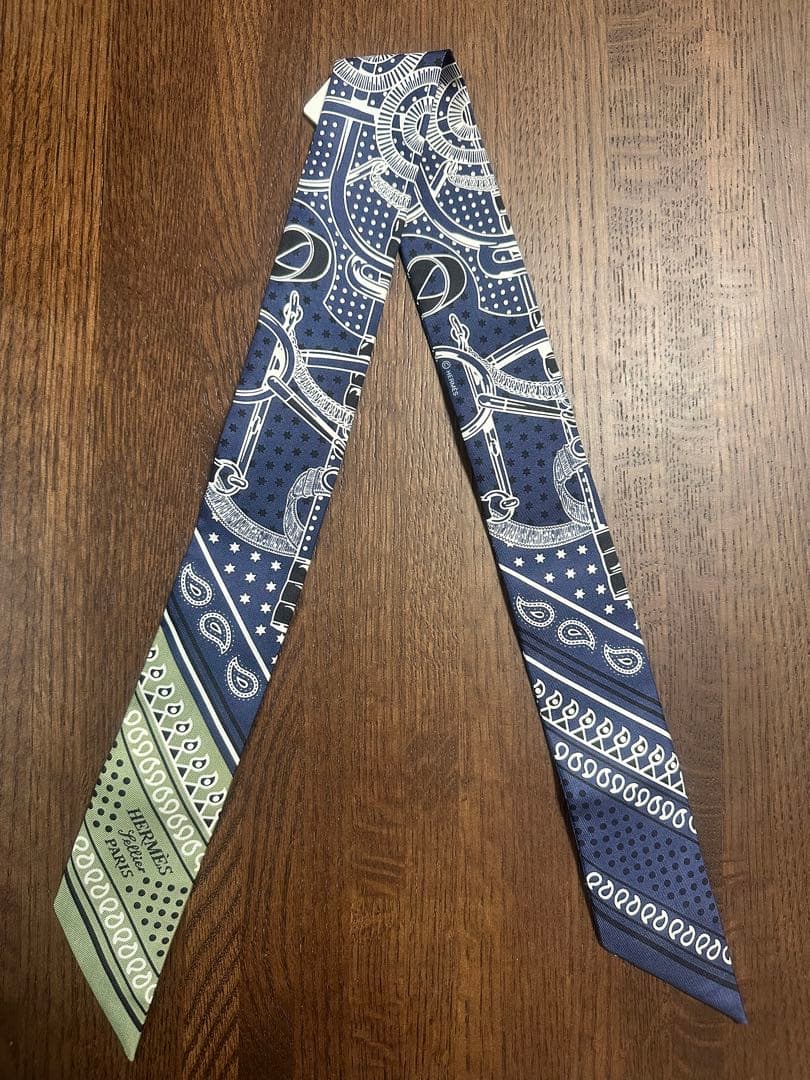 新品未使用※エルメスツイリー　《エプロンドールバンダナ》　ネイビー・カーキ