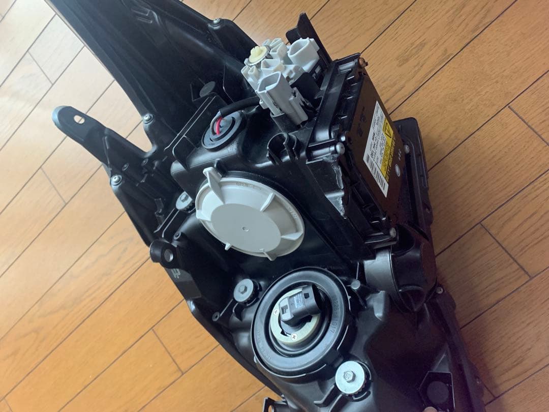 30プリウスGsヘッドライト