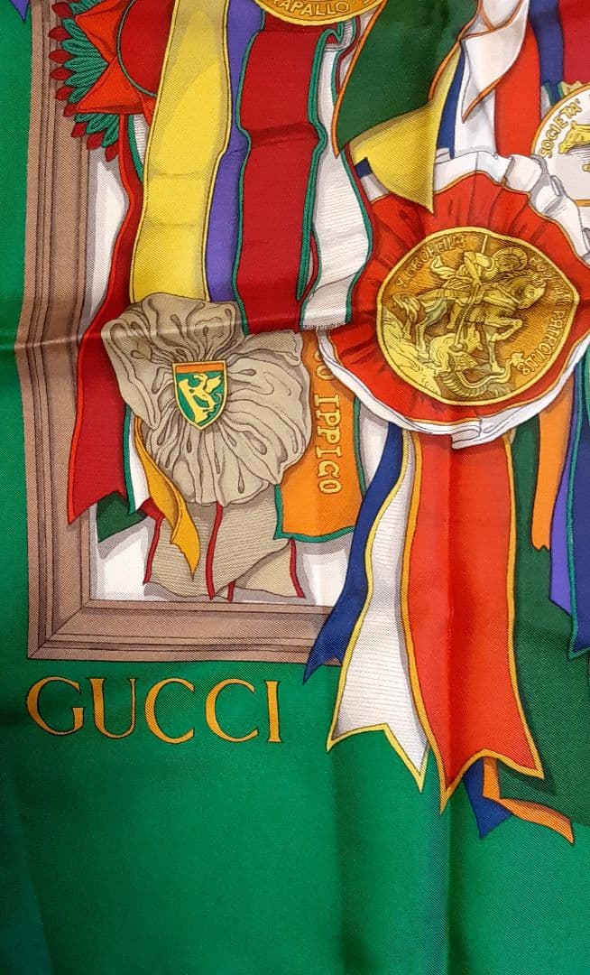 SALE❗稀少GUCCI リボンとメダル柄のシルクスカーフ