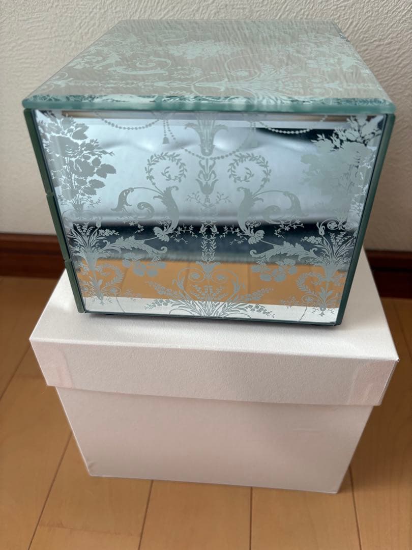 LAURA ASHLEY アクセサリーボックス