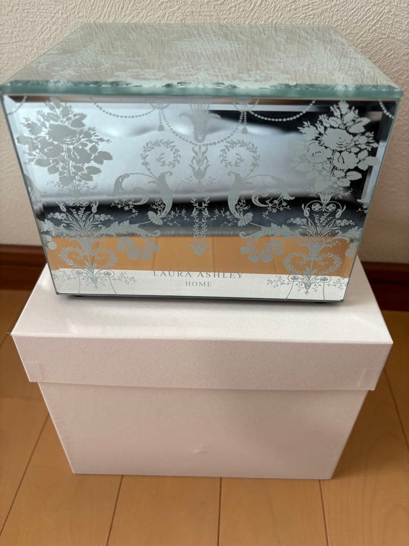 LAURA ASHLEY アクセサリーボックス