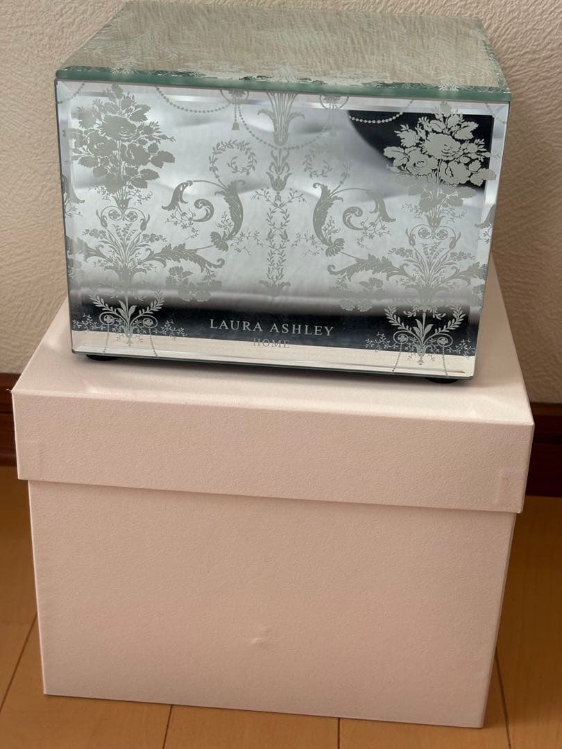 LAURA ASHLEY アクセサリーボックス