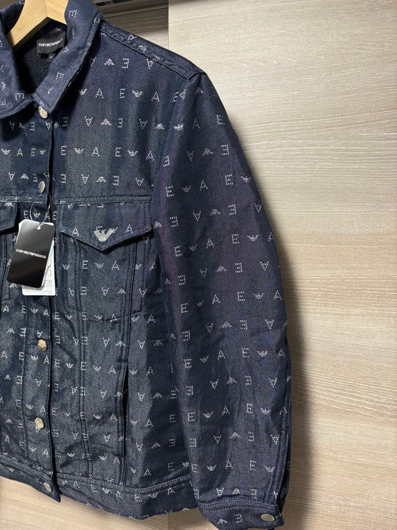 新品タグ付き EMPORIO ARMANI デニムジャケット 42 ロゴ 総柄