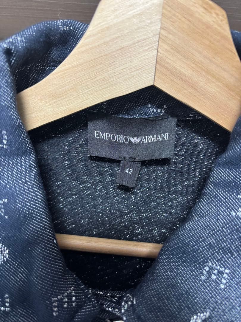 新品タグ付き EMPORIO ARMANI デニムジャケット 42 ロゴ 総柄