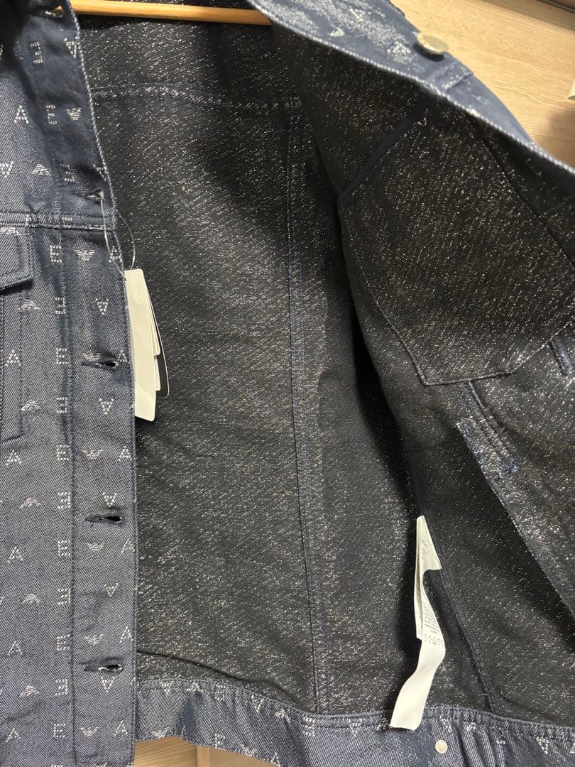 新品タグ付き EMPORIO ARMANI デニムジャケット 42 ロゴ 総柄
