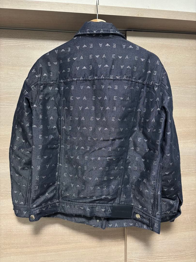 新品タグ付き EMPORIO ARMANI デニムジャケット 42 ロゴ 総柄