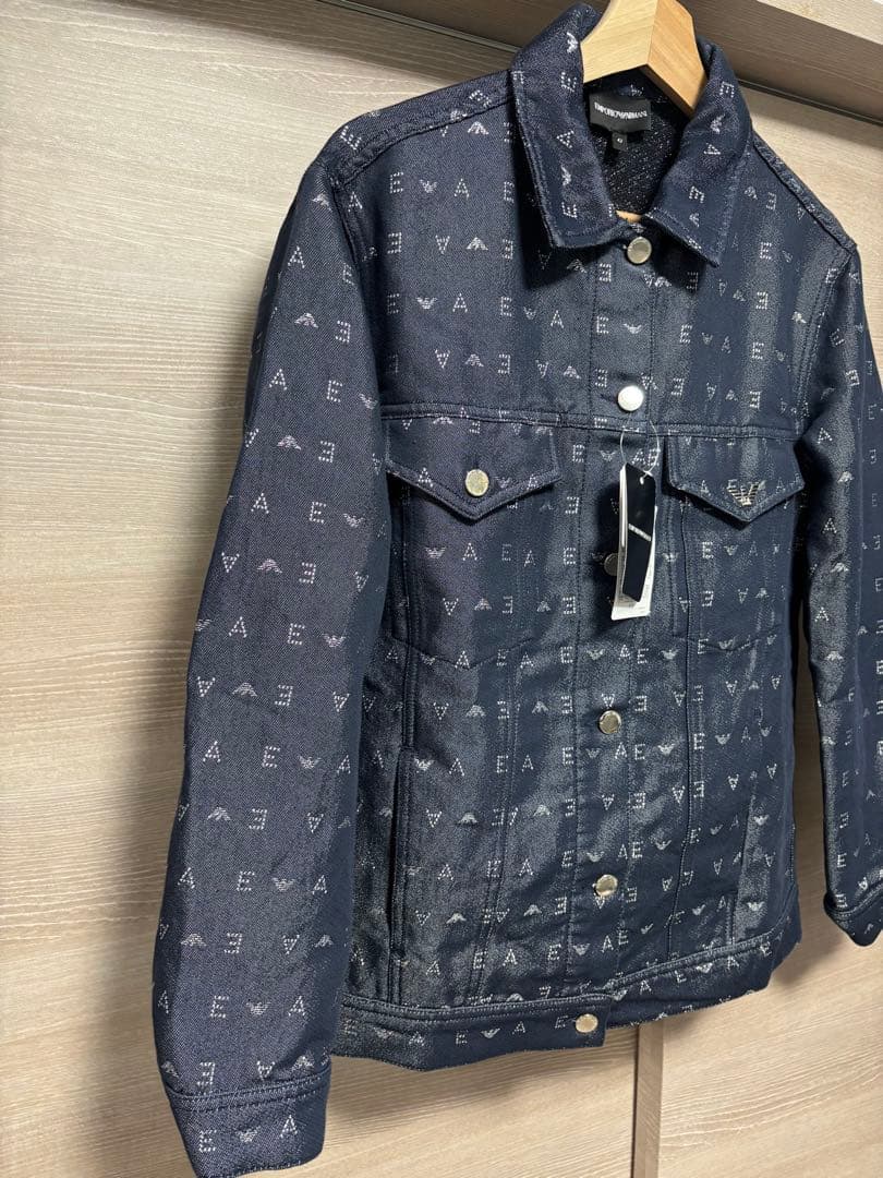 新品タグ付き EMPORIO ARMANI デニムジャケット 42 ロゴ 総柄