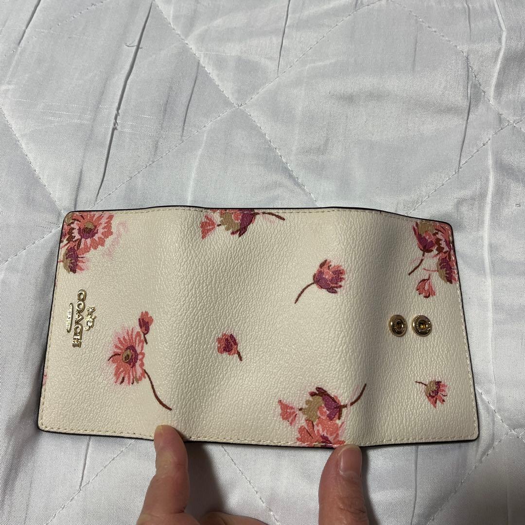 新品COACH 花柄 レザーキーケース