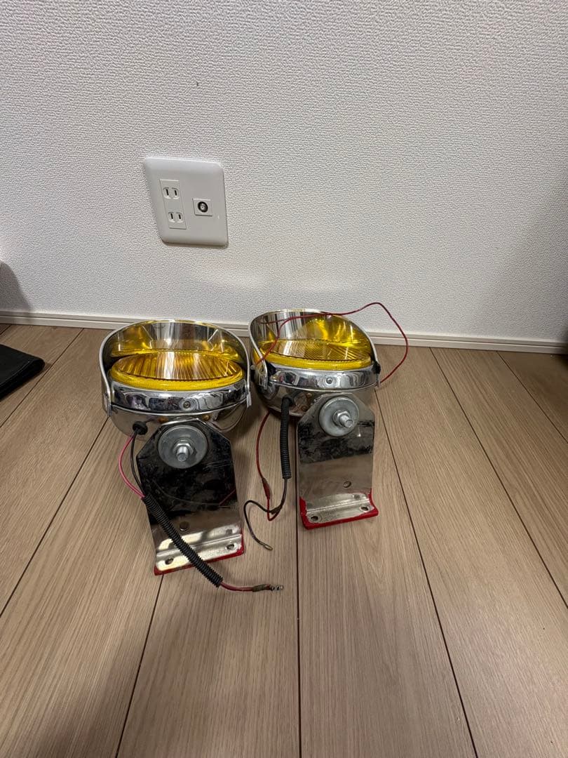 丸フォグランプ　ウロコバイザー　ステー付き