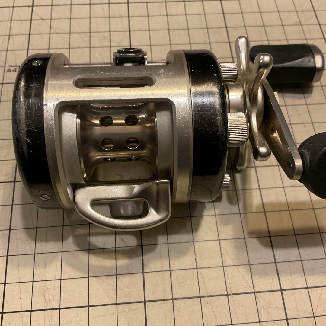 オールド RYOBI バリウス F200 ベイトリール　チタニウム　ジャンク