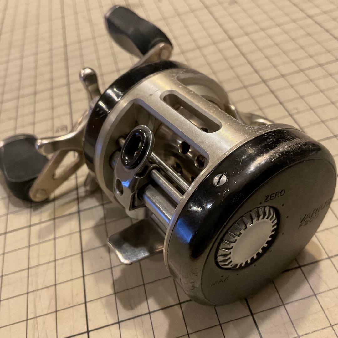 オールド RYOBI バリウス F200 ベイトリール　チタニウム　ジャンク