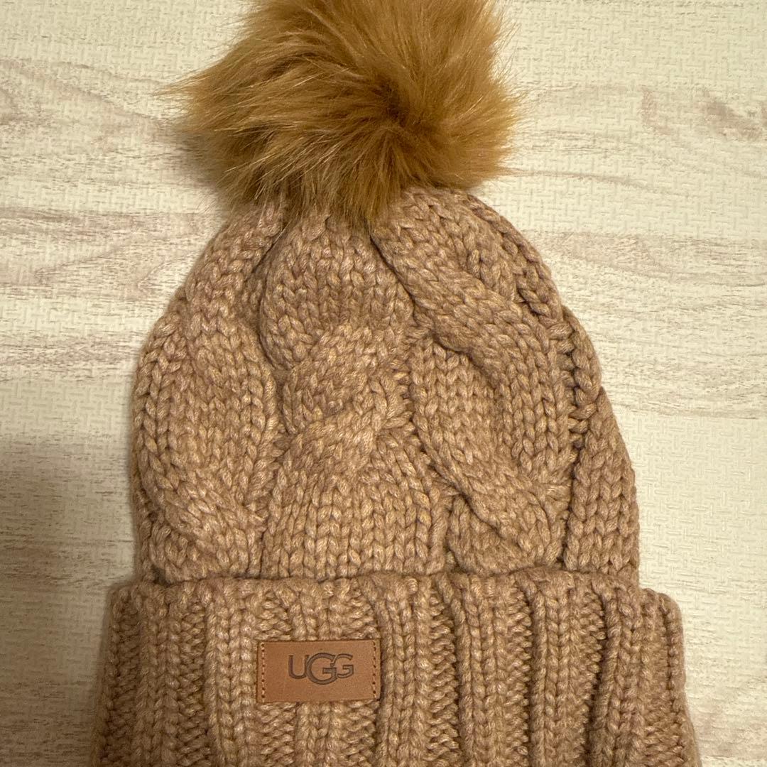 UGG ベージュ ケーブル編みニット帽　未使用