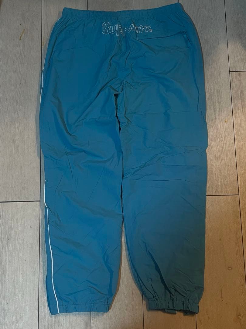 Supreme 青 ナイロンパンツ ロゴ入り