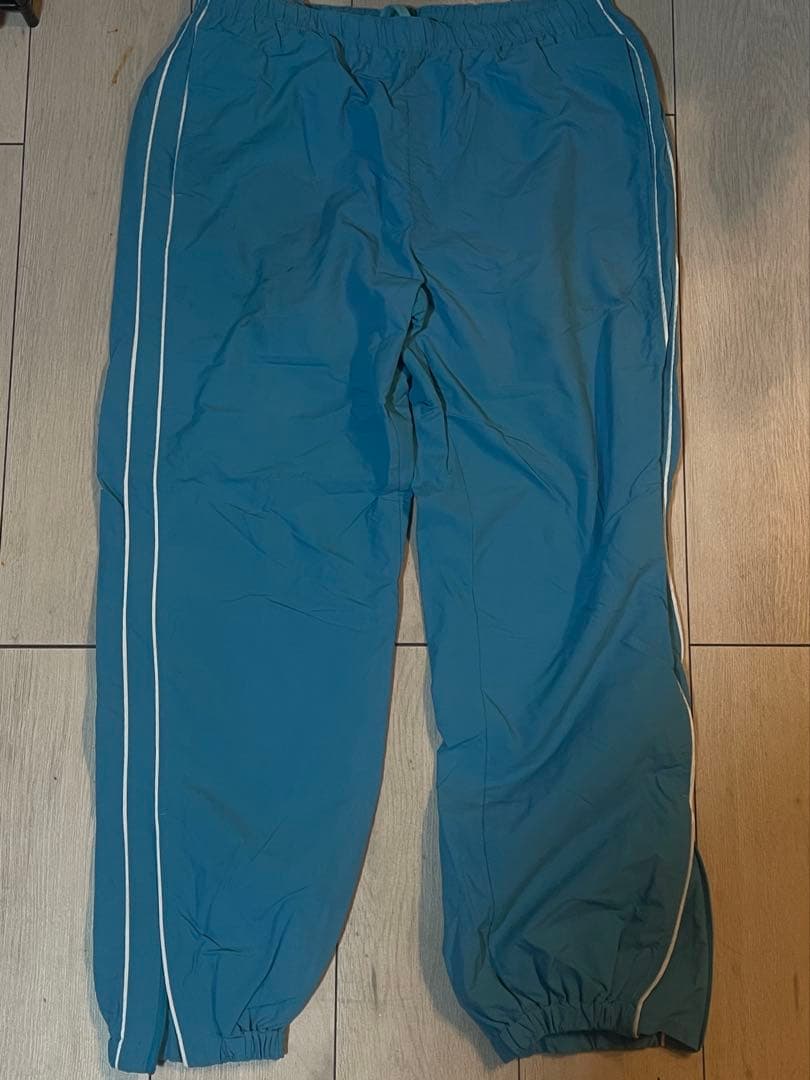 Supreme 青 ナイロンパンツ ロゴ入り