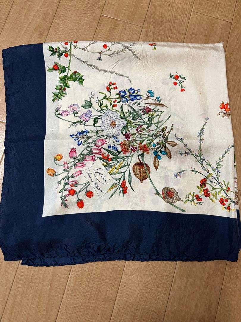 GUCCIヴィンテージ大判スカーフ