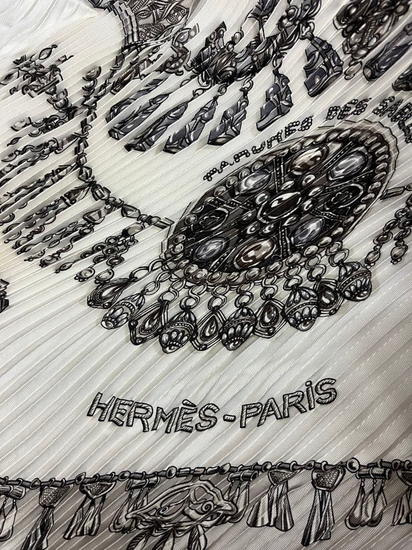 HERMES エルメス　プリーツ　スカーフ　ひし形　シルク