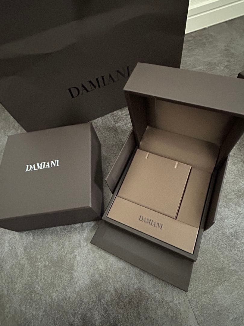 DAMIANI ショッピングバッグとボックス