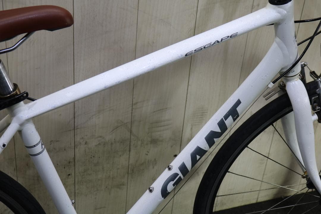GIANT ESCAPE R3 700C アルミ 24速 500mm 白クロス