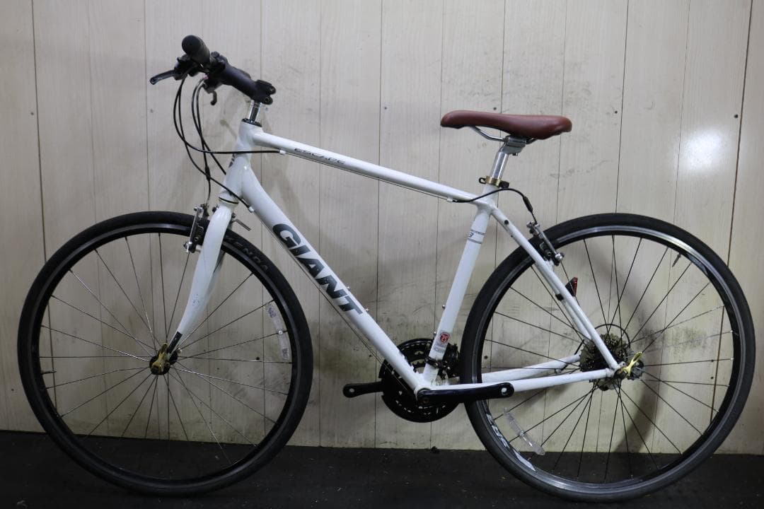 GIANT ESCAPE R3 700C アルミ 24速 500mm 白クロス