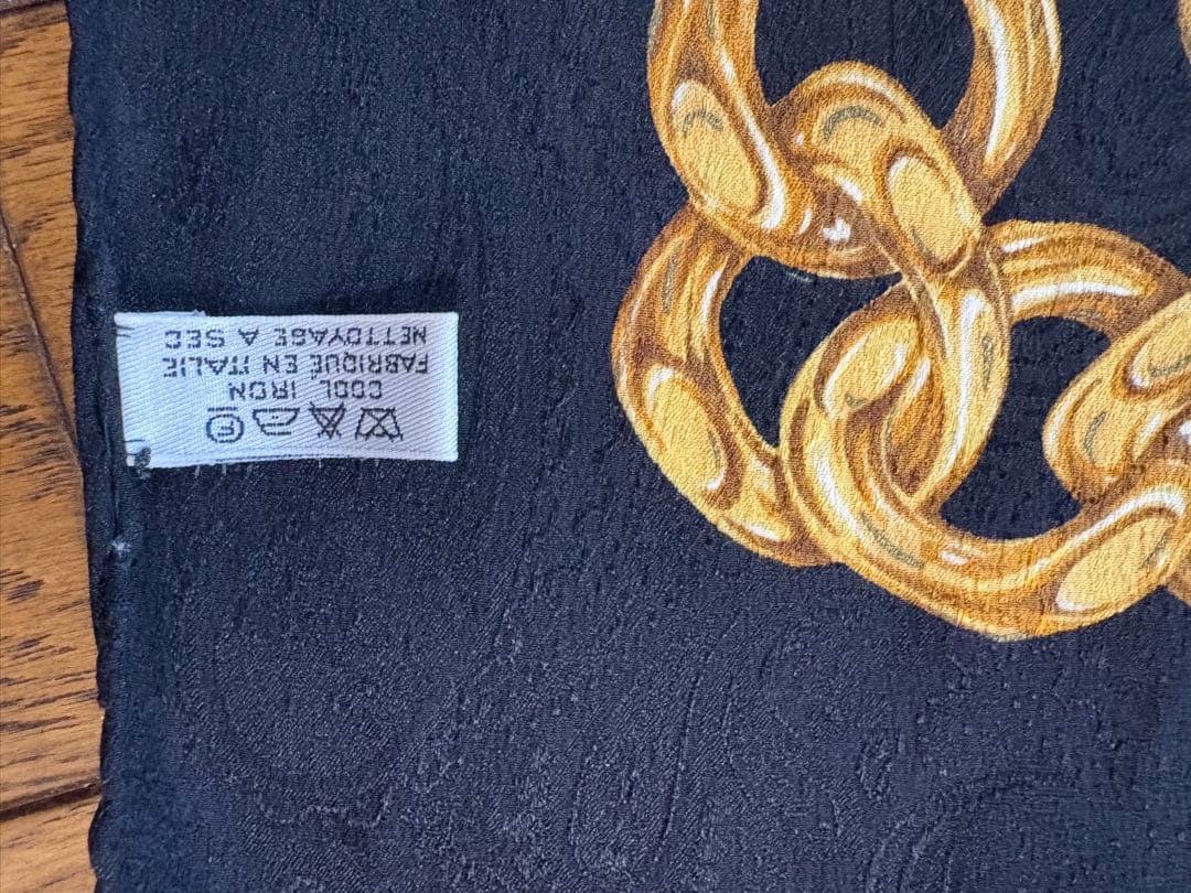 CHANEL ゴールドチェーンデザイン スカーフ