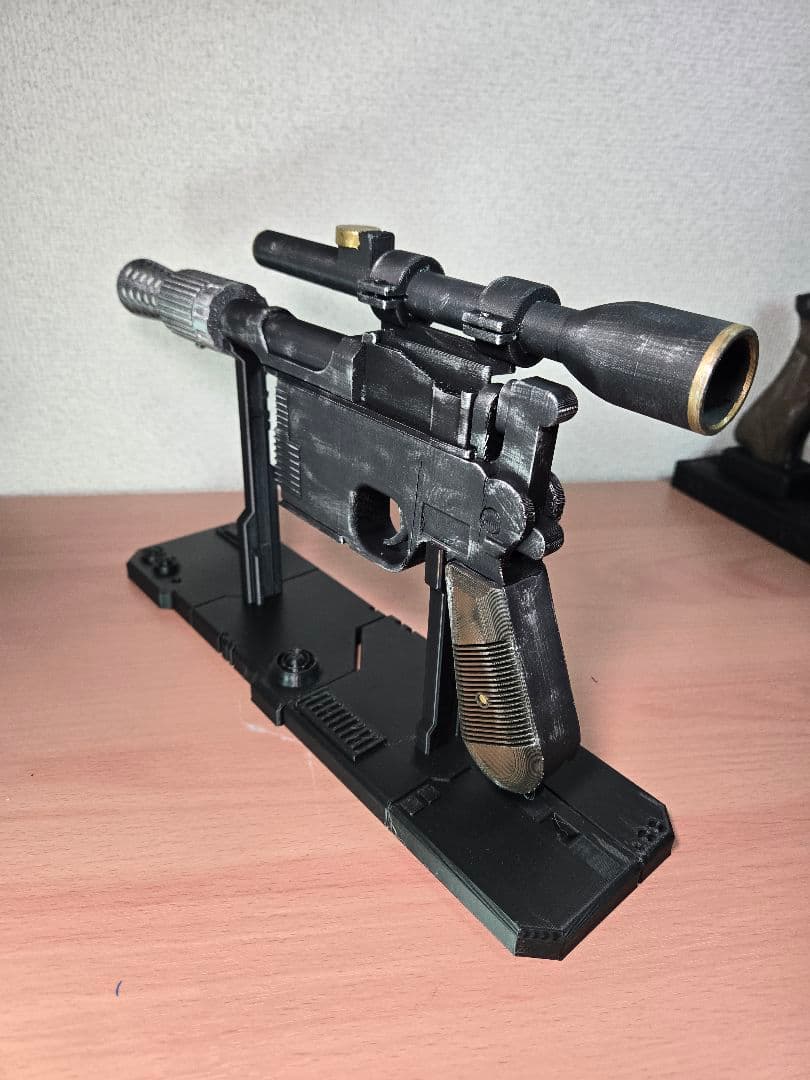 STAR WARS　ハン・ソロ　ブラスター　DL-44　レプリカ　台座付き