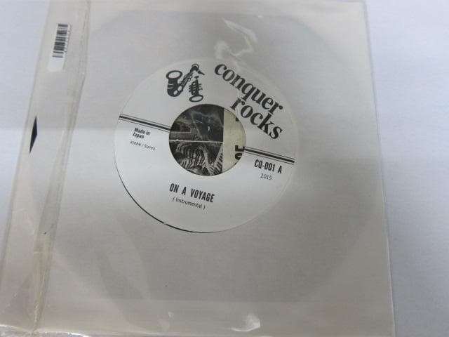 Conquer Rocks ファースト7インチシングル ON A VOYAGE