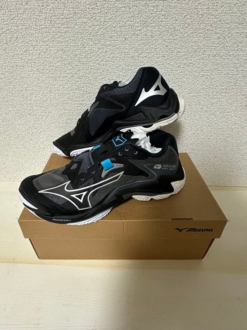 Mizuno バレーボールシューズ ウェーブライトニングZ8