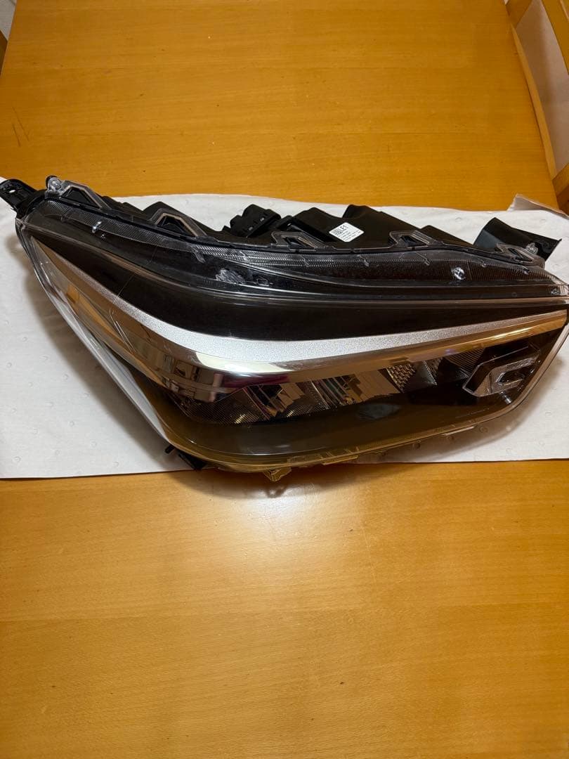 ライズ　ロッキーA200 純正 右 ヘッドライト