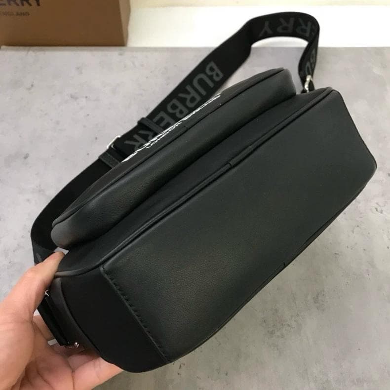 ボディバッグ クロスボディ ウエストポーチ ロゴ 黒