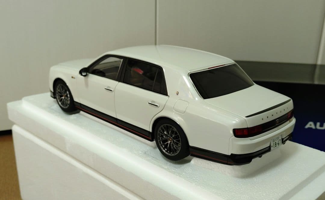 1/18 トヨタ センチュリー GRMN 白 オートアート
