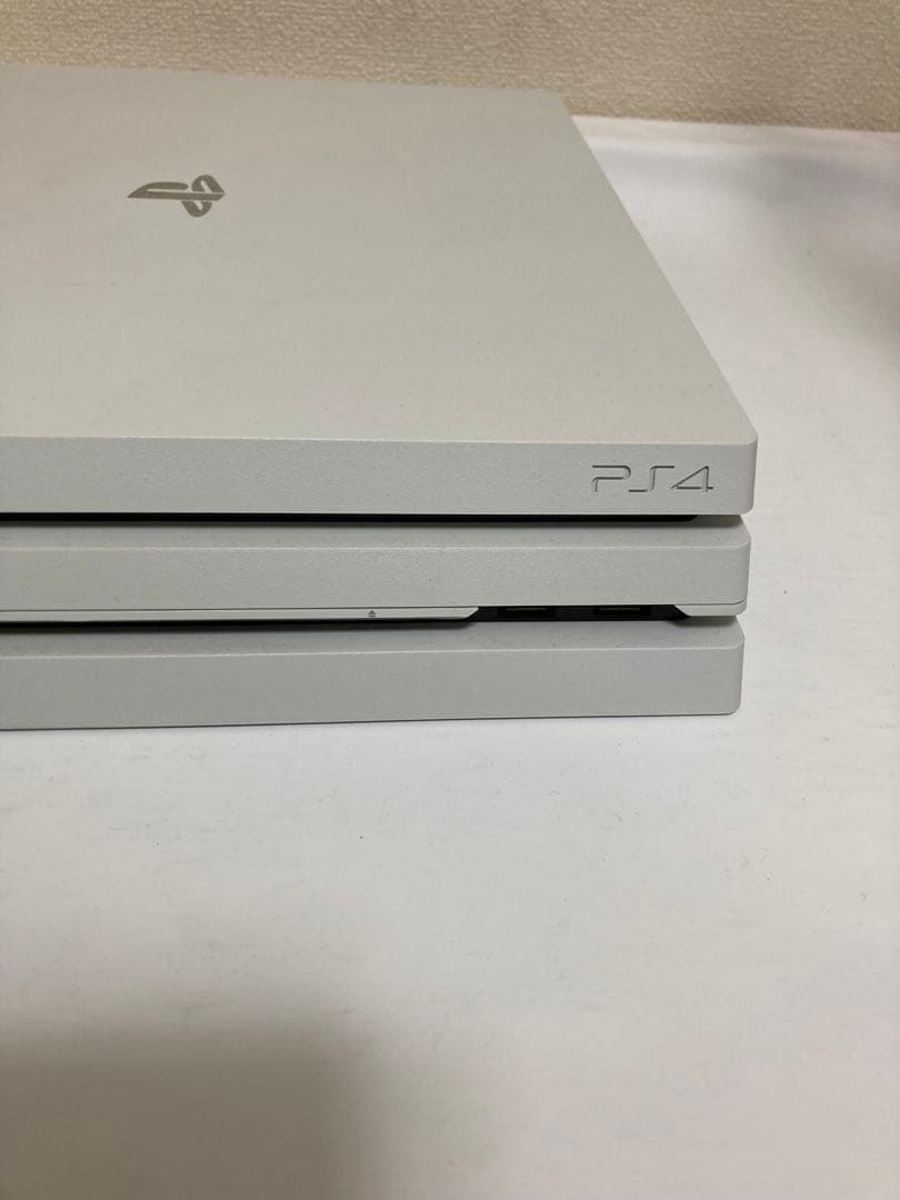 PlayStation 4 Pro グレイシャー・ホワイト CUH-7000BB