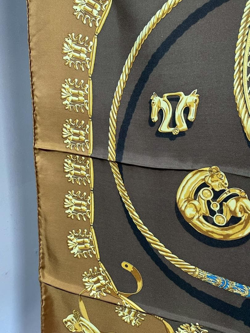 エルメス カレ90 LES CAVALIERS D'OR（黄金の騎士）
