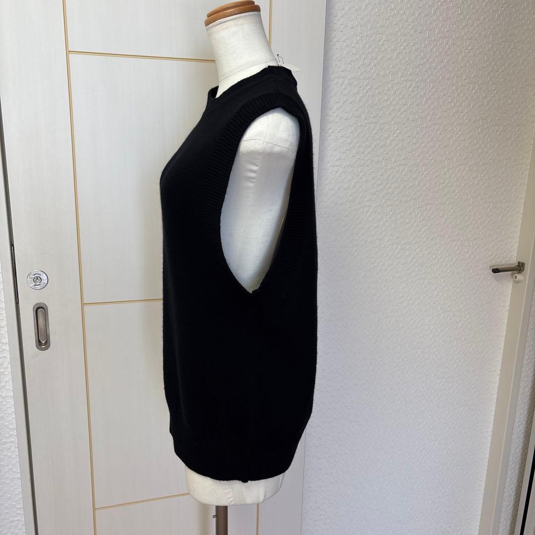 HYKE黒ノースリーブニットベスト