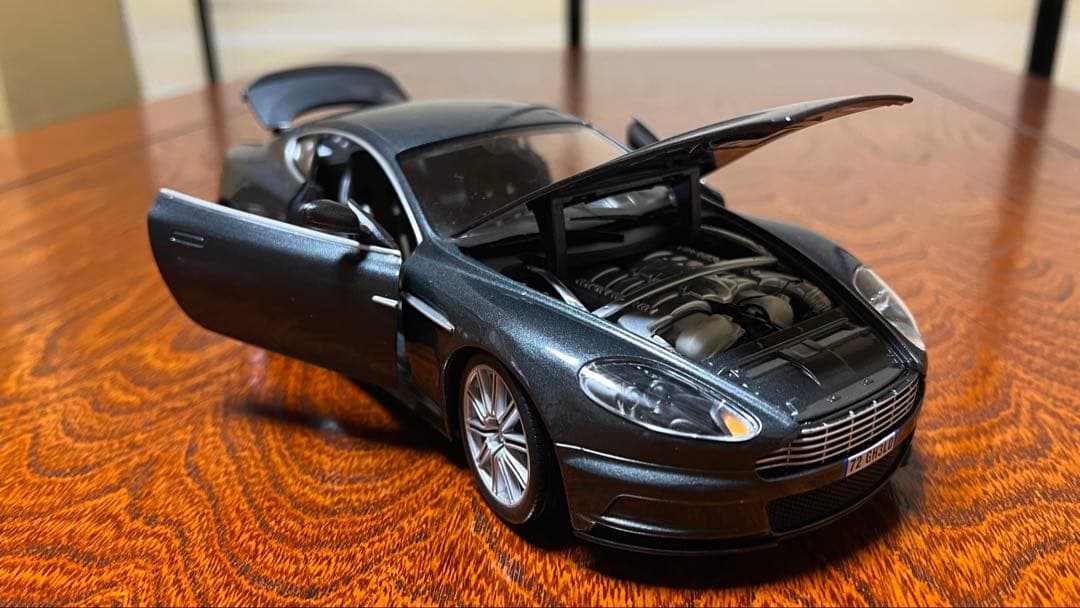 007 慰めの報酬　1/18 アストンマーチンDBS 美品