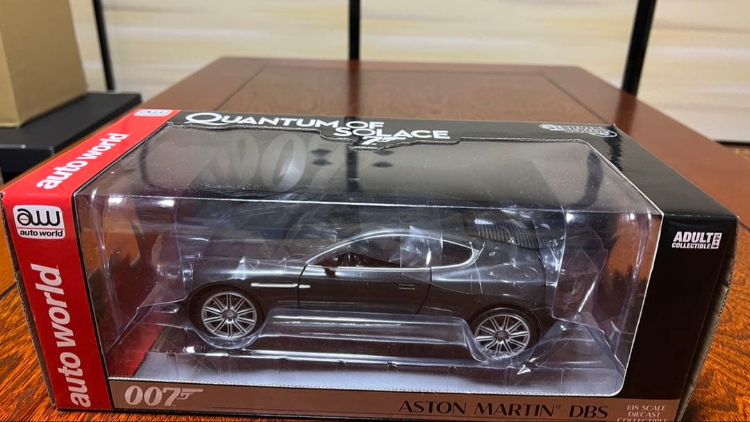 007 慰めの報酬　1/18 アストンマーチンDBS 美品