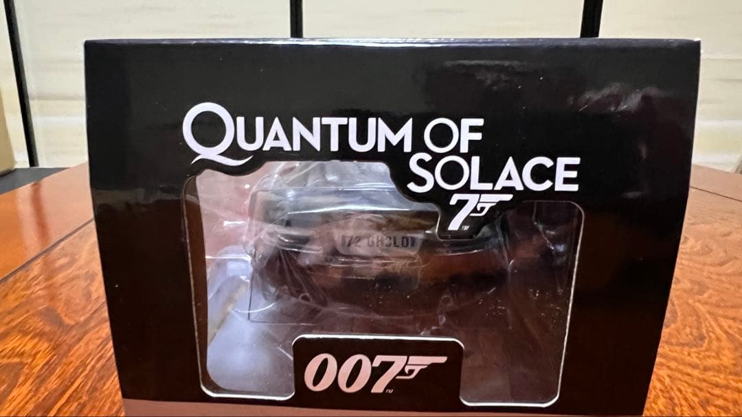007 慰めの報酬　1/18 アストンマーチンDBS 美品